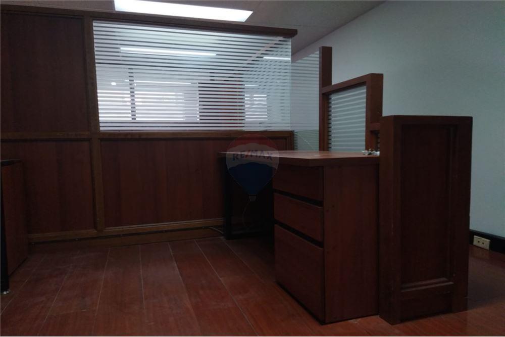 Office for Sale in SANTA BARBARA Distrito Capital 110111